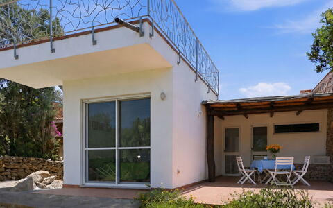 La Casa dei Nonni: Huis, Land Lot, Deur, Verblijf, Balkon, Schaduw, Landgoed, Werf, Ontwerp, Backyard