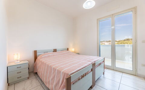 Apartment Balcony Sea View - Gallipoli: Gebouw, Meubilair, Eigendom, Comfort, Cabinetry, Hout, Bed Frame, Interieur Ontwerp, Bed