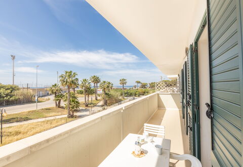 Apartment Balcony Sea View - Gallipoli: Lucht, Wolk, Eigendom, Fabriek, Gebouw, Schaduw, Boom, Huis, Onroerend Goed, Arecales
