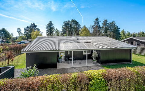 Ansine - 500M from the Sea: Hout, Dak, Architectuur, Huis, Huis, Verblijf, Siding, Hardwood, Helling, Landgoed