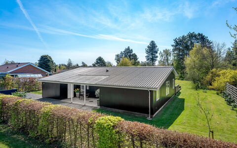 Ansine - 500M from the Sea: Hout, Dak, Architectuur, Huis, Huis, Verblijf, Siding, Hardwood, Helling, Landgoed