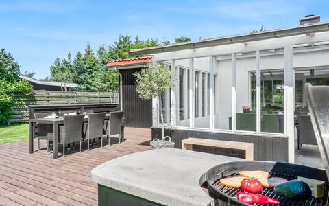 Ansine - 500M from the Sea: Hout, Dak, Architectuur, Huis, Huis, Verblijf, Siding, Hardwood, Helling, Landgoed