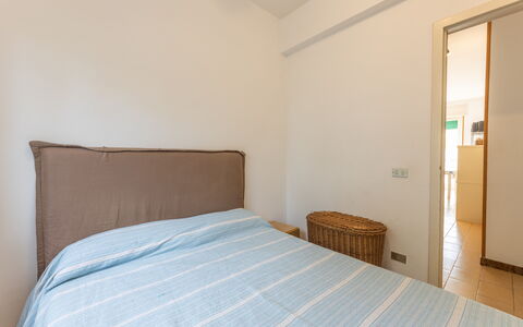 Apartment Living In Baia Verde - Gallipoli: Meubilair, Comfort, Azure, Textiel, Hout, Schaduw, Bed, Gebouw, Hoofdkussen