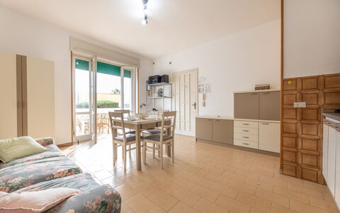 Apartment Living In Baia Verde - Gallipoli: Meubilair, Cabinetry, Eigendom, Tafel, Hout, Verlichting, Interieur Ontwerp, Flooring, Countertop, Verdieping