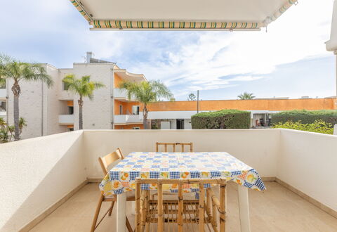 Apartment Living In Baia Verde - Gallipoli: Lucht, Tafel, Wolk, Eigendom, Gebouw, Azure, Stoel, Schaduw, Interieur Ontwerp, Architectuur