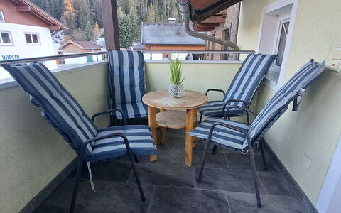 Hollersbach im Pinzgau 14: Meubilair, Gebouw, Fabriek, Hout, Stoel, Interieur Ontwerp, Schaduw, Buitenmeubels, Veranda, Venster