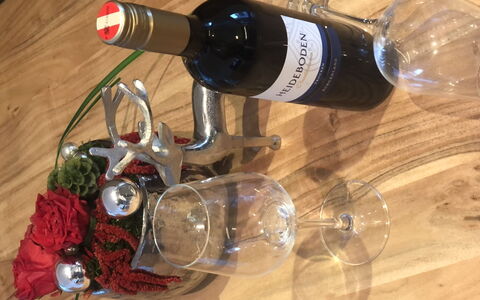 Hollersbach im Pinzgau 14: Fles, Drinkware, Tableware, Barware, Wijn, Glaswerk, Tafel, Wijnglas, Glazen Fles, Alcoholische Drank