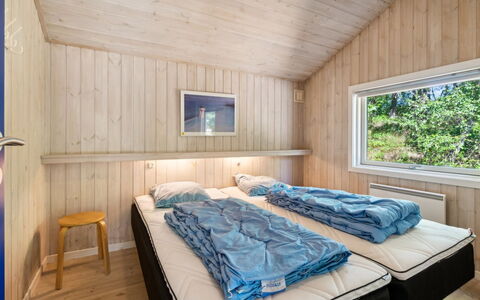 Nea - 600M from the Sea: Hout, Slaapkamer, Huis, Hardwood, Verblijf, Plafond, Bedding, Bed, Bed Frame, Plank