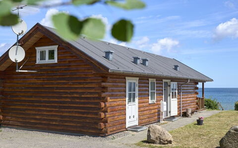 Olina - 10M from the Sea: Hout, Dak, Architectuur, Huis, Huis, Verblijf, Siding, Hardwood, Helling, Landgoed