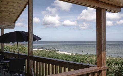 Olina - 10M from the Sea: Hout, Dak, Architectuur, Huis, Huis, Verblijf, Siding, Hardwood, Helling, Landgoed