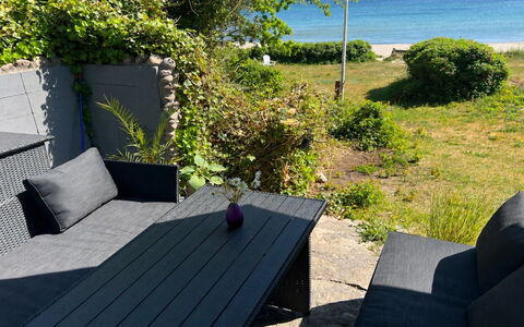 Silke - 10M from the Sea: Meubilair, Interieur Ontwerp, Flooring, Verdieping, Plafond, Kamer, Stoel, Tafel, Appartement, Keuken En Eettafel