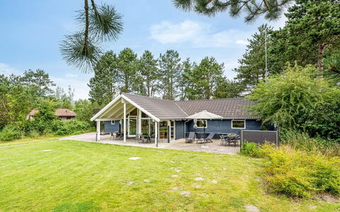 Dorde - 600M from the Sea: Dak, Huis, Huis, Verblijf, Deur, Siding, Dek, Veranda, Plank, Hardwood