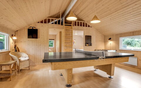 Dorde - 600M from the Sea: Dak, Huis, Huis, Verblijf, Deur, Siding, Dek, Veranda, Plank, Hardwood