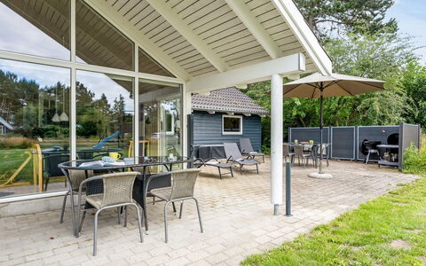 Dorde - 600M from the Sea: Dak, Huis, Huis, Verblijf, Deur, Siding, Dek, Veranda, Plank, Hardwood
