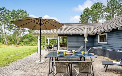 Dorde - 600M from the Sea: Dak, Huis, Huis, Verblijf, Deur, Siding, Dek, Veranda, Plank, Hardwood