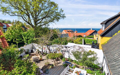 Frederikke - 300M from the Sea: Hout, Dak, Architectuur, Huis, Huis, Verblijf, Siding, Hardwood, Helling, Landgoed