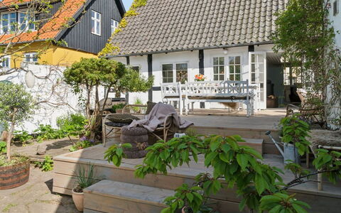Frederikke - 300M from the Sea: Hout, Dak, Architectuur, Huis, Huis, Verblijf, Siding, Hardwood, Helling, Landgoed
