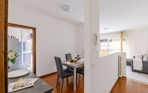 Fano Suite Apartment: Meubilair, Tafel, Fabriek, Stoel, Gebouw, Hout, Interieur Ontwerp, Oranje, Kamerplant, Venster