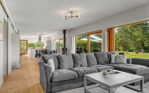Nielsigne - 1.3Km from the Sea: Dak, Huis, Land Lot, Huis, Verblijf, Landgoed, Garden Gebouwen, Schaduw, Blokhut, Landscaping