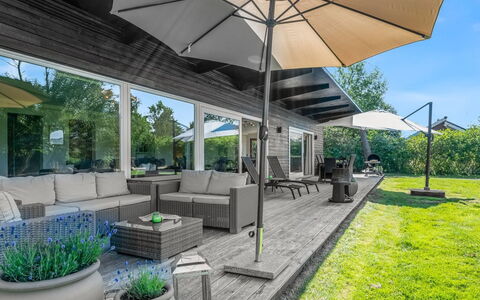 Nielsigne - 1.3Km from the Sea: Dak, Huis, Land Lot, Huis, Verblijf, Landgoed, Garden Gebouwen, Schaduw, Blokhut, Landscaping