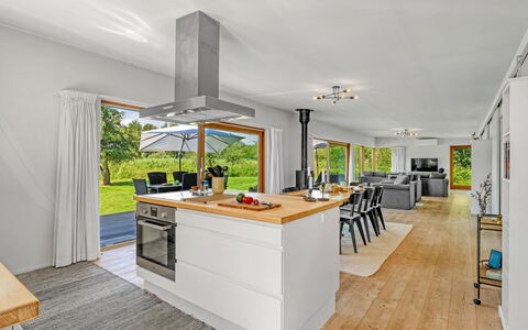 Nielsigne - 1.3Km from the Sea: Dak, Huis, Land Lot, Huis, Verblijf, Landgoed, Garden Gebouwen, Schaduw, Blokhut, Landscaping
