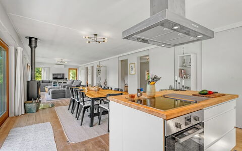 Nielsigne - 1.3Km from the Sea: Dak, Huis, Land Lot, Huis, Verblijf, Landgoed, Garden Gebouwen, Schaduw, Blokhut, Landscaping