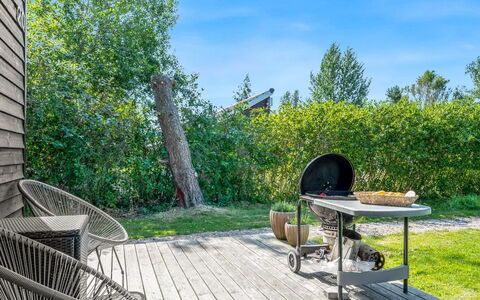 Nielsigne - 1.3Km from the Sea: Dak, Huis, Land Lot, Huis, Verblijf, Landgoed, Garden Gebouwen, Schaduw, Blokhut, Landscaping