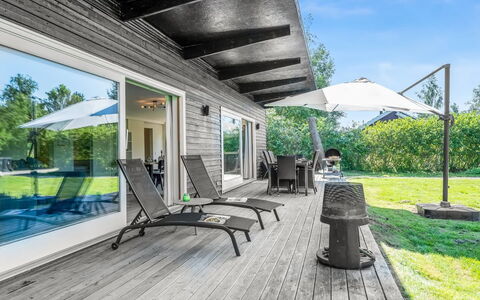 Nielsigne - 1.3Km from the Sea: Dak, Huis, Land Lot, Huis, Verblijf, Landgoed, Garden Gebouwen, Schaduw, Blokhut, Landscaping