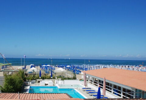 Tosca With Beach & Breakfast Included: Water, Lucht, Wolk, Fabriek, Kust En Oceanic Landvormen, Zwembad, Strand, Vrije Tijd, Boom, Horizon