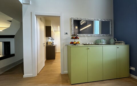 Villapronti: Cabinetry, Countertop, Gebouw, Interieur Ontwerp, Hout, Flooring, Verdieping, Keuken, Kamerplant, Hardwood