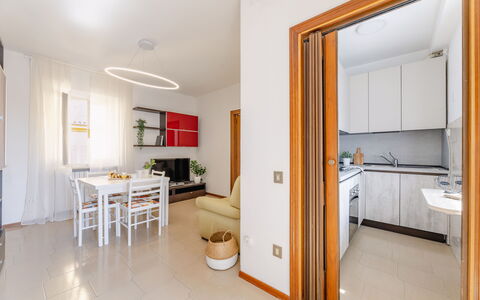Loreto Suite Apartment: Meubilair, Eigendom, Gebouw, Fotolijst, Hout, Interieur Ontwerp, Kamerplant, Verdieping, Flooring