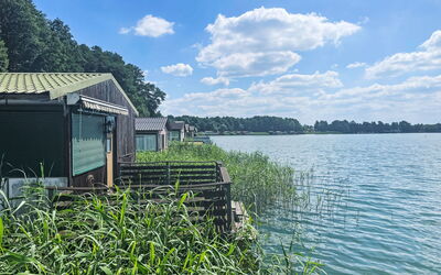 Bootshaus auf Dem See