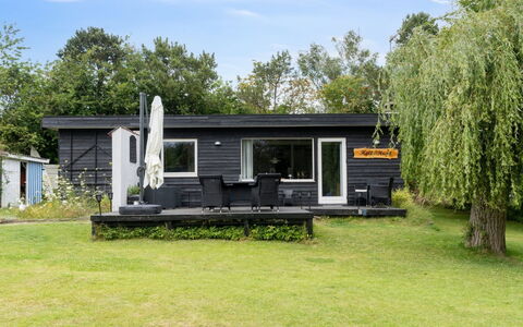 Mark - 1.2Km from the Sea: Hout, Dak, Architectuur, Huis, Huis, Verblijf, Siding, Hardwood, Helling, Landgoed