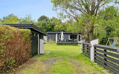 Mark - 1.2Km from the Sea: Hout, Dak, Architectuur, Huis, Huis, Verblijf, Siding, Hardwood, Helling, Landgoed