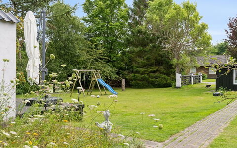 Mark - 1.2Km from the Sea: Hout, Dak, Architectuur, Huis, Huis, Verblijf, Siding, Hardwood, Helling, Landgoed