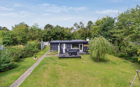 Mark - 1.2Km from the Sea: Hout, Dak, Architectuur, Huis, Huis, Verblijf, Siding, Hardwood, Helling, Landgoed