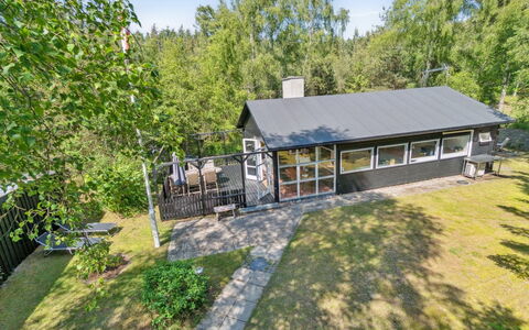 Eirik - 700M from the Sea: Hout, Huis, Veranda, Dek, Hardwood, Dak, Beits, Houten Vloer, Eco Hotel
