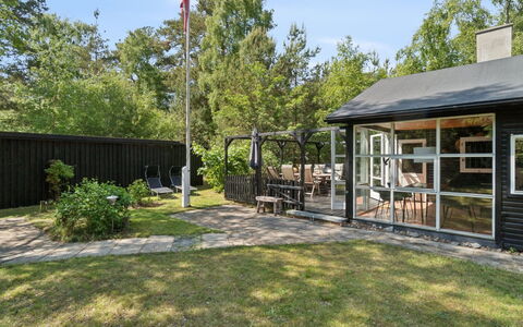 Eirik - 700M from the Sea: Hout, Huis, Veranda, Dek, Hardwood, Dak, Beits, Houten Vloer, Eco Hotel
