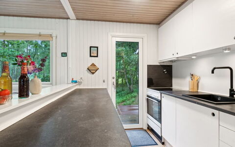 Franja - 120M from the Sea: Hout, Flooring, Countertop, Keuken, Interieur Ontwerp, Verdieping, Toestel Van De Keuken, Major Appliance, Meubilair, Plafond