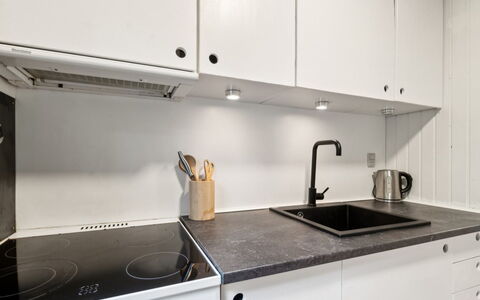 Franja - 120M from the Sea: Keuken, Countertop, Hout, Flooring, Toestel Van De Keuken, Interieur Ontwerp, Cabinetry, Major Appliance, Verdieping, Kraan