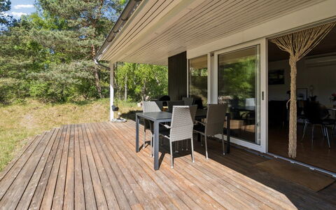 Franja - 120M from the Sea: Hout, Dak, Architectuur, Huis, Huis, Verblijf, Siding, Hardwood, Helling, Landgoed