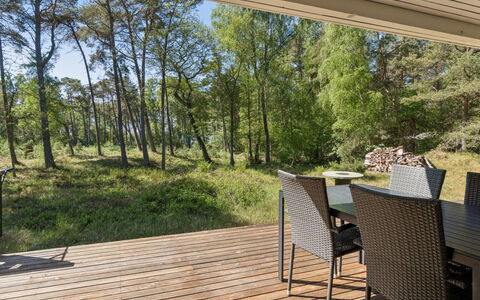 Franja - 120M from the Sea: Hout, Dak, Architectuur, Huis, Huis, Verblijf, Siding, Hardwood, Helling, Landgoed