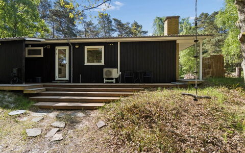 Franja - 120M from the Sea: Hout, Dak, Architectuur, Huis, Huis, Verblijf, Siding, Hardwood, Helling, Landgoed