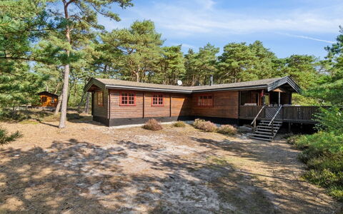Sonya - 350M from the Sea: Hout, Huis, Verblijf, Land Lot, Landelijk Gebied, Deur, Blokhut, Hardwood, Garden Gebouwen, Plank