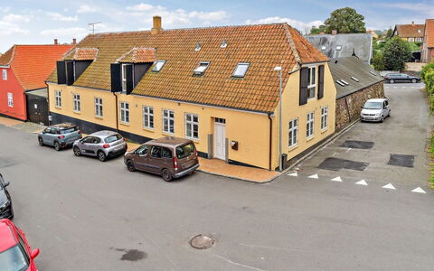 Vivina - 200M from the Sea: Hout, Dak, Architectuur, Huis, Huis, Verblijf, Siding, Hardwood, Helling, Landgoed
