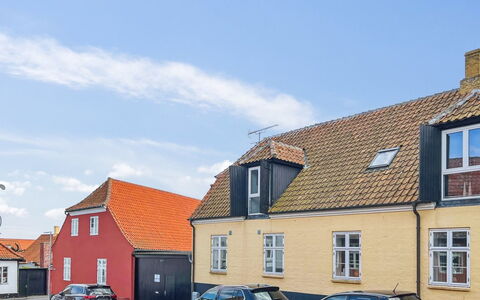 Vivina - 200M from the Sea: Hout, Dak, Architectuur, Huis, Huis, Verblijf, Siding, Hardwood, Helling, Landgoed