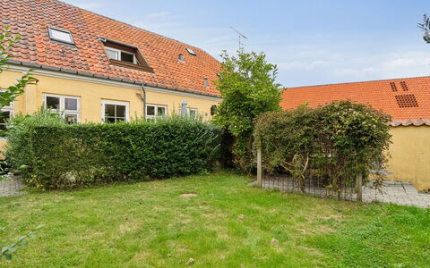 Vivina - 200M from the Sea: Hout, Dak, Architectuur, Huis, Huis, Verblijf, Siding, Hardwood, Helling, Landgoed