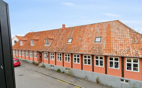 Vivina - 200M from the Sea: Hout, Dak, Architectuur, Huis, Huis, Verblijf, Siding, Hardwood, Helling, Landgoed