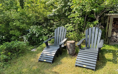 Makrina - 150M from the Sea: Hout, Buitenmeubels, Meubilair, Groundcover, Stoel, Tuin, Gazon, Hardwood, Natuurlijk Materiaal, Ontwerp