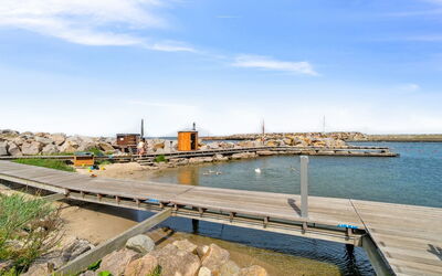 Ginie - 70M from the Sea